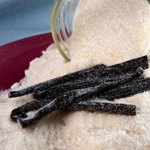 В чем разница между ванилином и ванильным сахаром